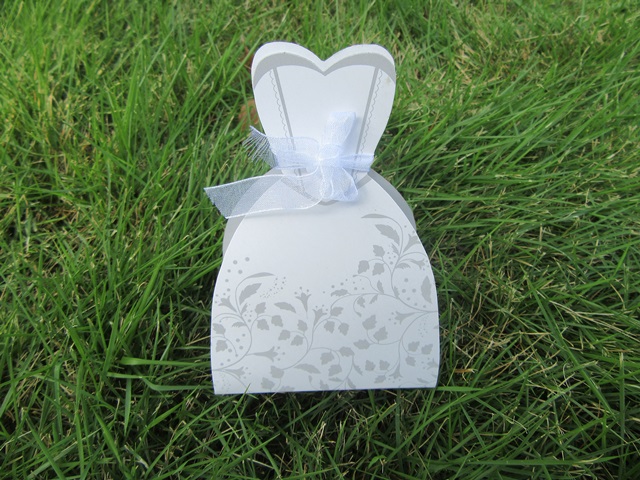 50Pcs White Bride Bomboniere Boxes Wedding Favor w/Ribbon - Click Image to Close